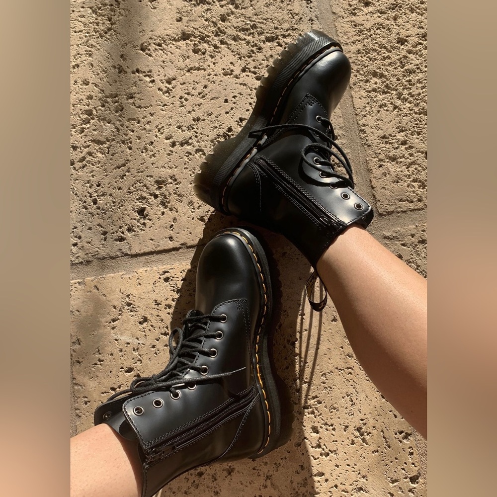 Dr. Martens Jadon Platform 8-eye boot